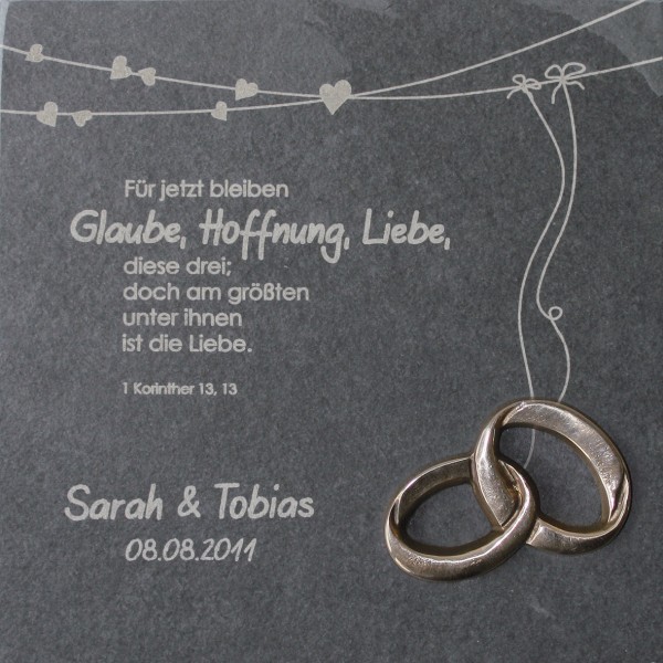 Schieferrelief zur Hochzeit mit Ringen aus Bronze und persönlichen Daten