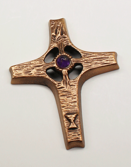 Bronzekreuz mit geschliffenem Amethyst